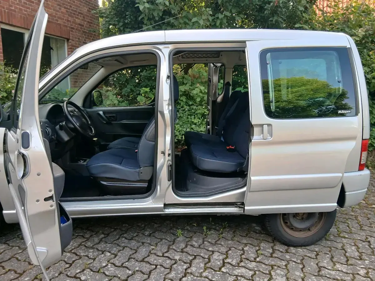 Gebraucht Citroën Berlingo 90 PS (66 kW) 2008 Silber Van / Kleinbus