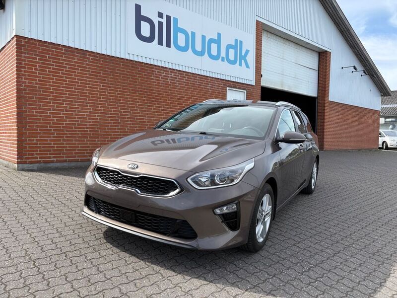 Braun Gebraucht 2019 Kia Ceed Sportswagon Kombi | 11.500 € (Guter Preis) - Bild 1/4