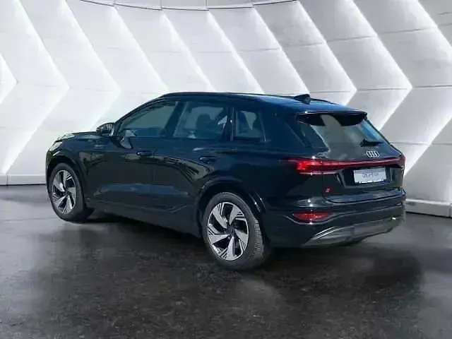 Gebraucht Audi Q6 e-tron Ambiente 284 kW (387 PS) 2024 Mythosschwarz metallic SUV