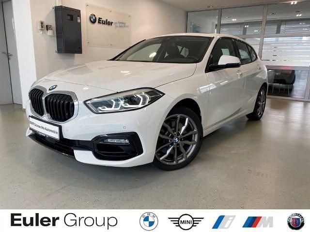 Weiss Gebraucht 2023 BMW 120 Sport Line Kleinwagen | 26.933 € (Fairer Preis) - Bild 1/4
