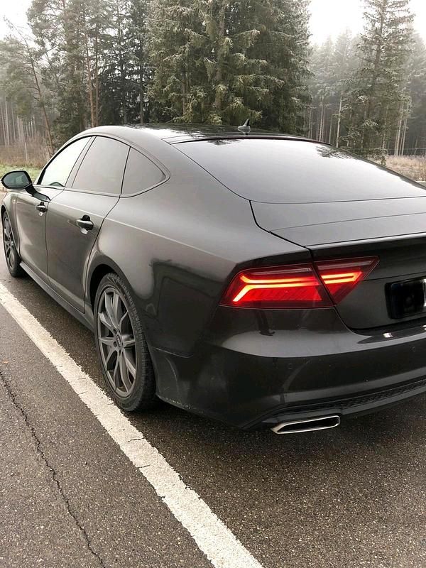 Second-hand Audi A7 320 CP (235 kW) 2015 Negru Hatchback