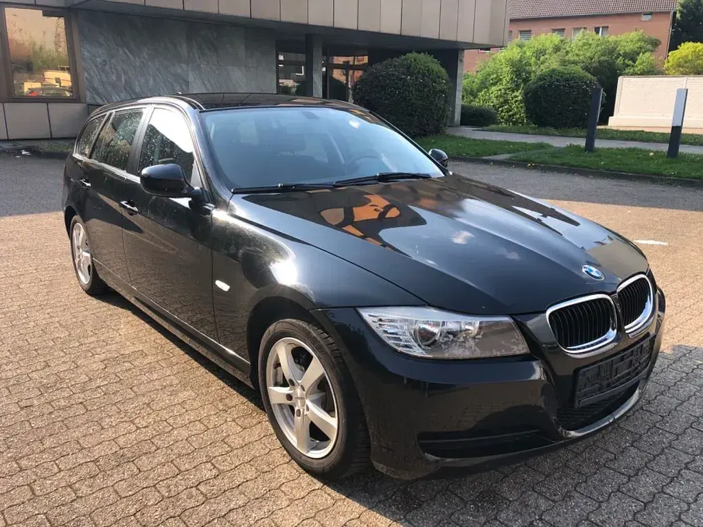 Gebraucht BMW 316 116 PS (85 kW) 2011 Schwarz Kombi