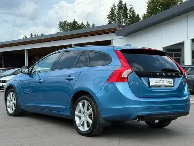 Gebraucht Volvo V60 Business Edition 150 PS (110 kW) 2015 Blau Kombi