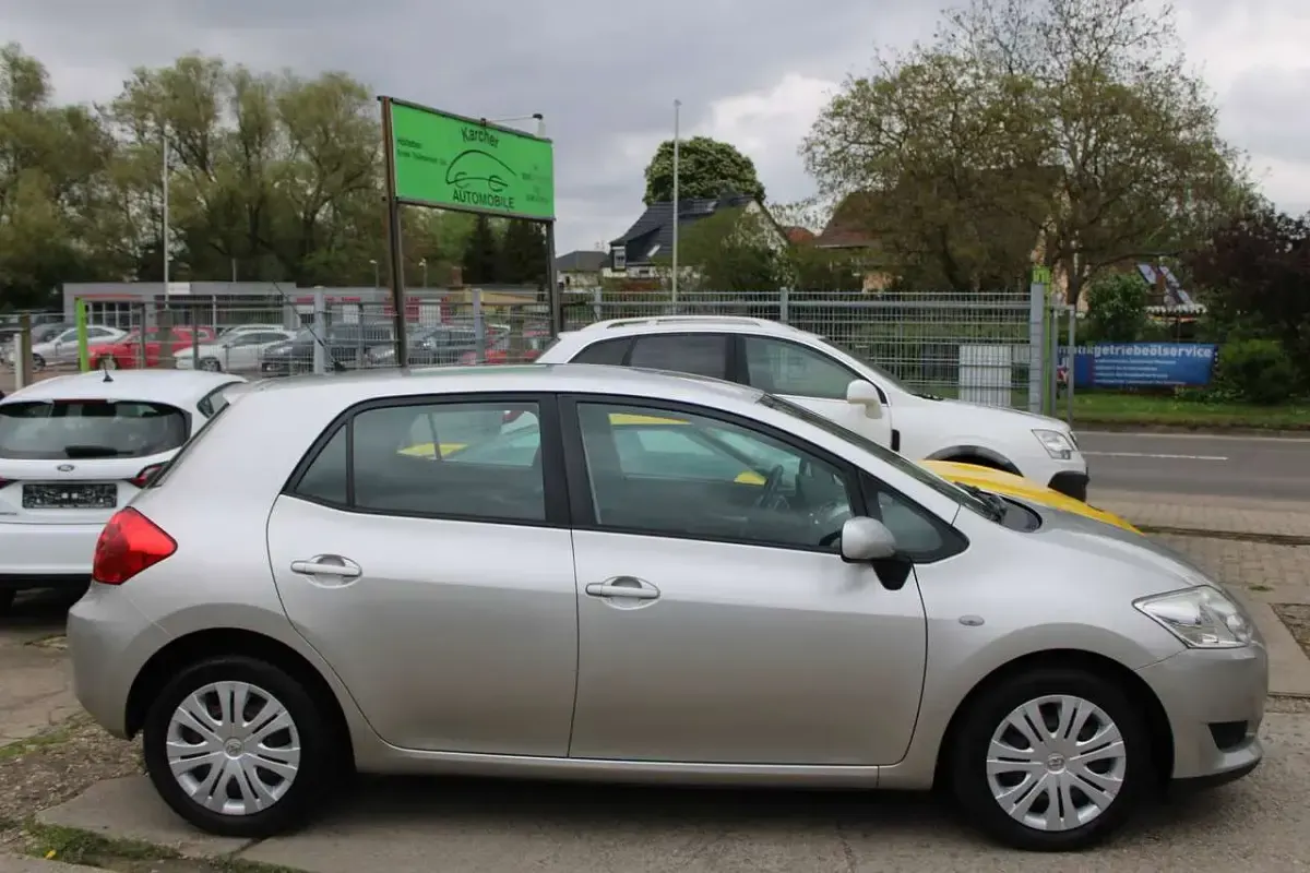 Gebraucht Toyota Auris Sol 132 PS (97 kW) 2007 Silver metallic Kleinwagen