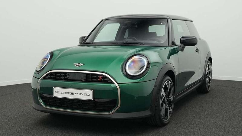 Grün Gebraucht 2024 Mini Cooper S Favoured Kleinwagen | 30.063 € (Superpreis) - Bild 1/4