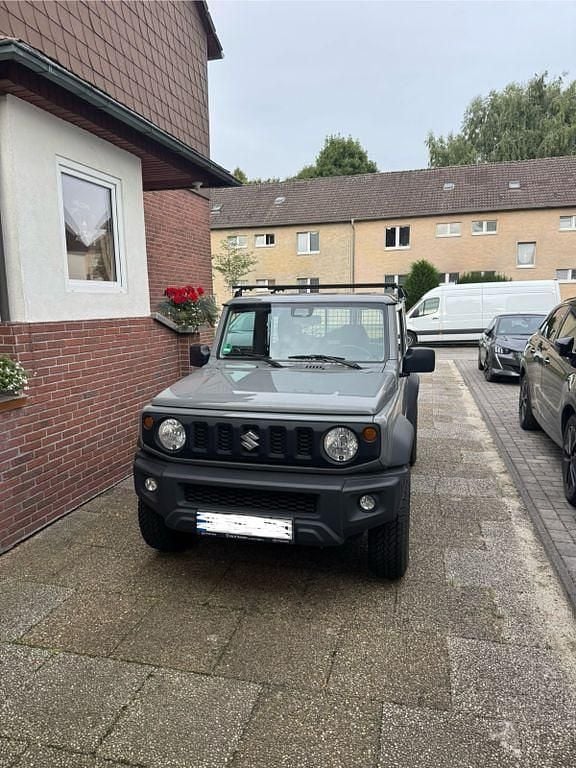 Grau Gebraucht 2023 Suzuki Jimny SUV | 28.200 € (Guter Preis) - Bild 1/4
