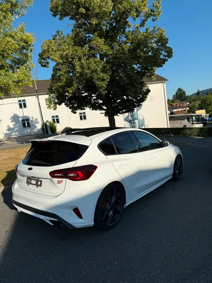 Gebraucht Ford Focus ST 280 PS (205 kW) 2024 Weiß Limousine