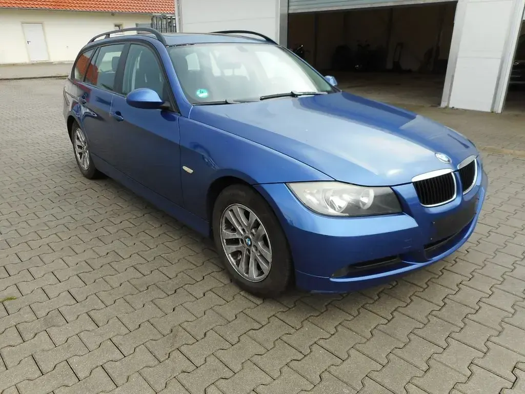 Gebraucht BMW 318 129 PS (94 kW) 2006 Blau Kombi