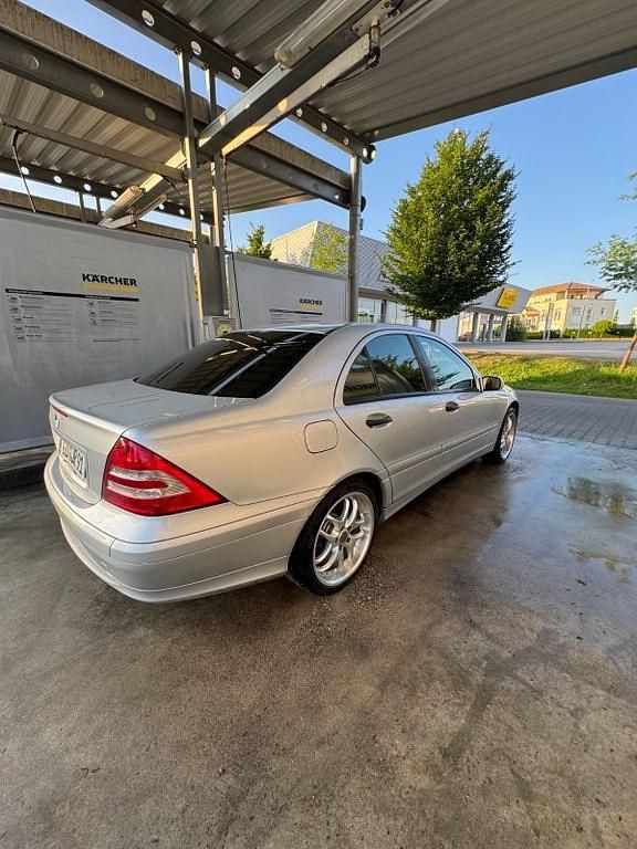 Gebraucht Mercedes 200 122 PS (89 kW) 2007 Silber Limousine