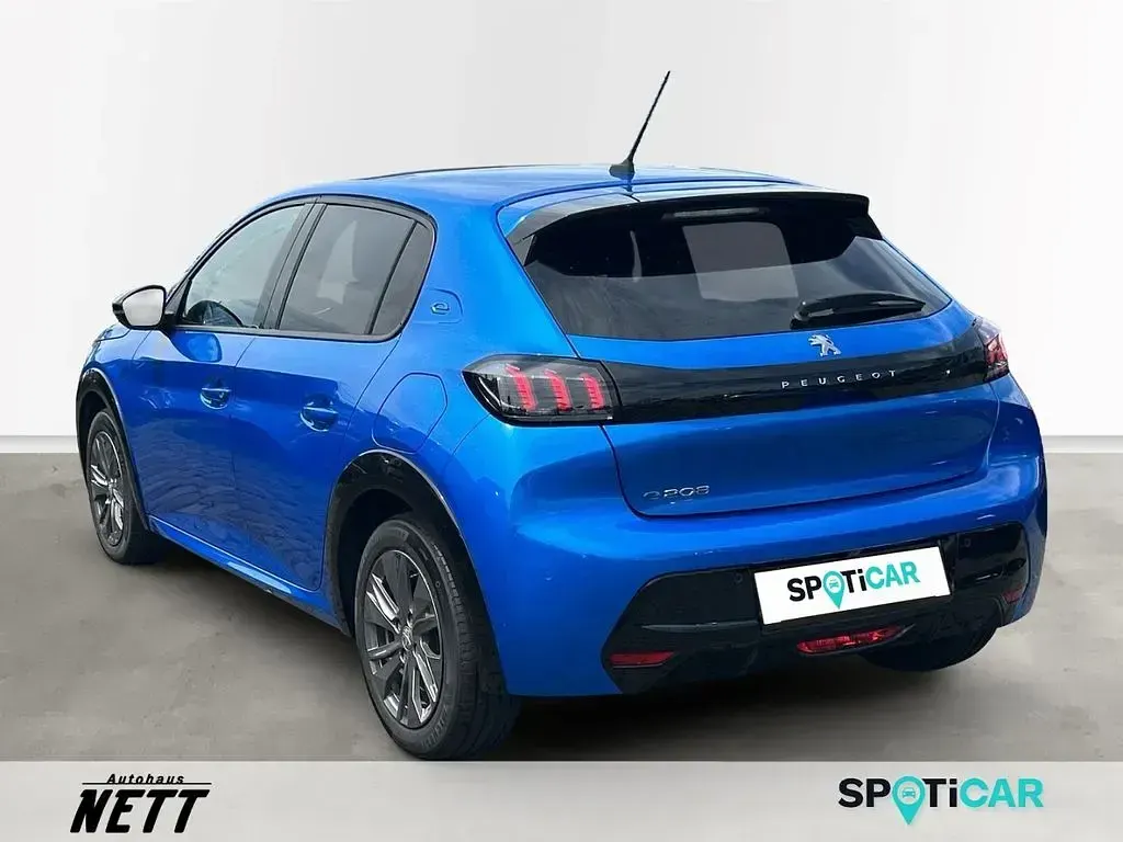 Gebraucht Peugeot e-208 Allure+ 100 kW (136 PS) 2024 Blau Kleinwagen