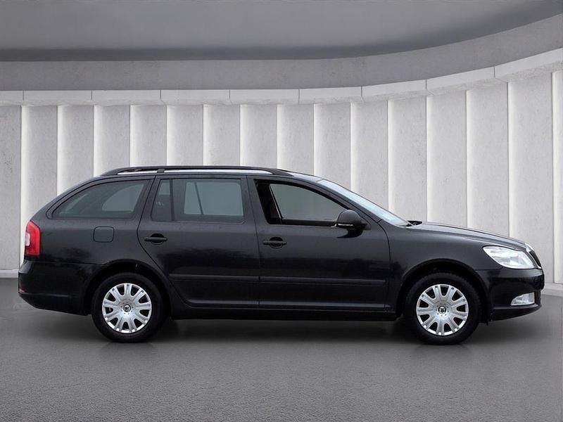 Gebraucht Skoda Octavia Ambition 105 PS (77 kW) 2012 Schwarz Kombi