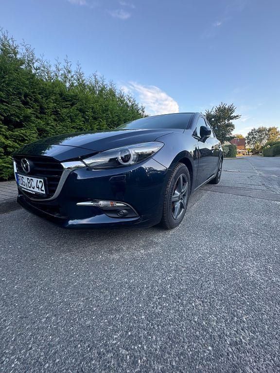 Blau Gebraucht 2018 Mazda 3 Exclusive-Line Limousine | 15.500 € (Fairer Preis) - Bild 1/4