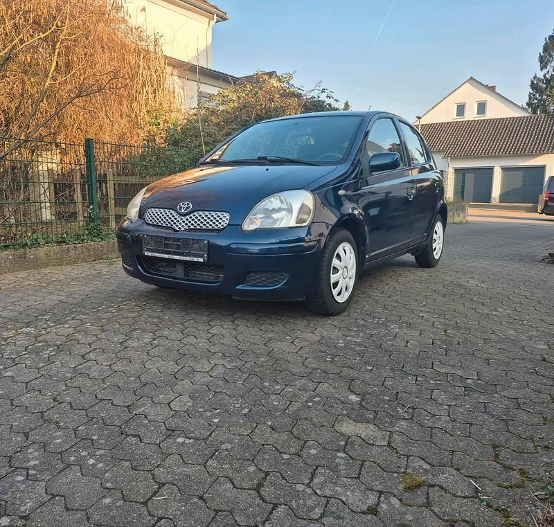 Blau Gebraucht 2004 Toyota Yaris Kleinwagen | 2.300 € (Fairer Preis) - Bild 1/4