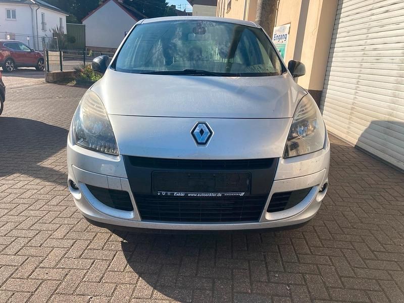 Silber Gebraucht 2011 Renault Scénic III Bose Edition Van / Kleinbus | 1.590 € - Bild 1/4