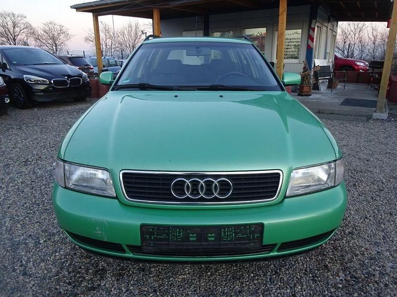 Gebraucht Audi A4 125 PS (91 kW) 1996 Grün Kombi