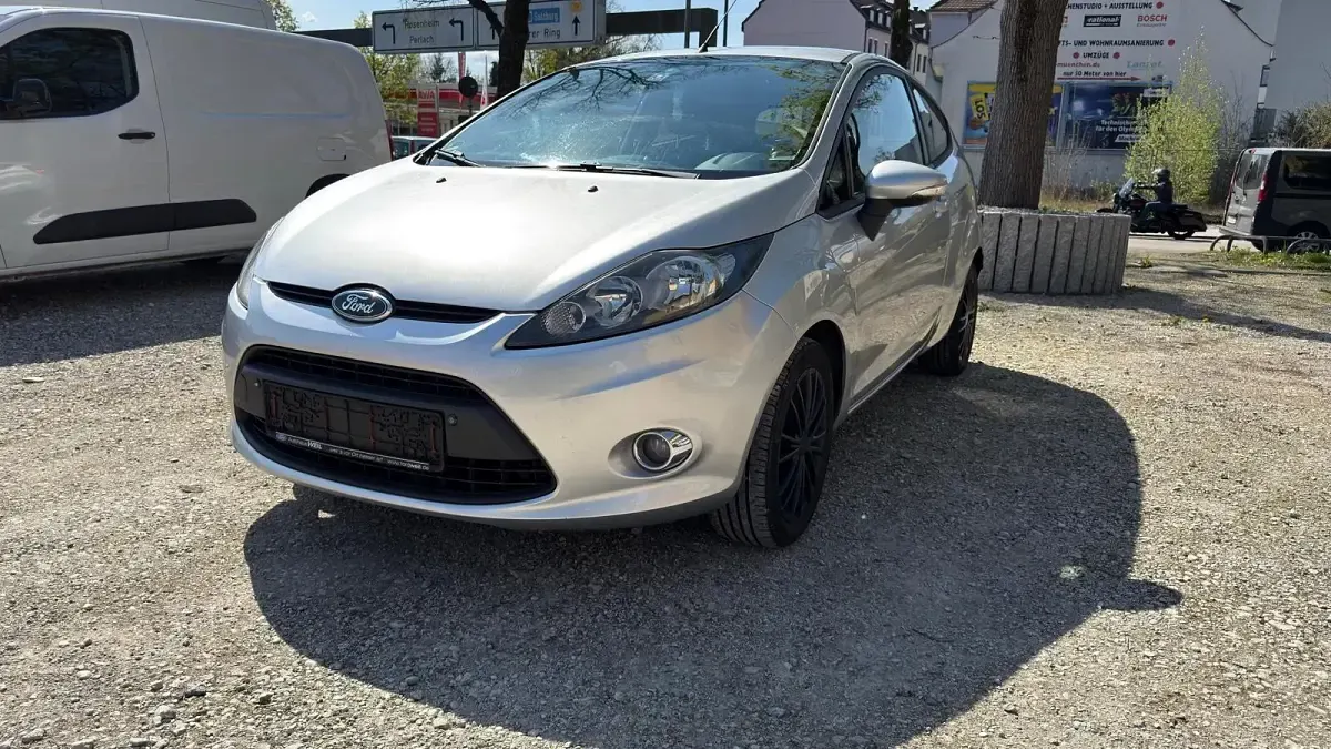 Gebraucht Ford Fiesta 96 PS (70 kW) 2011 Silber Kleinwagen