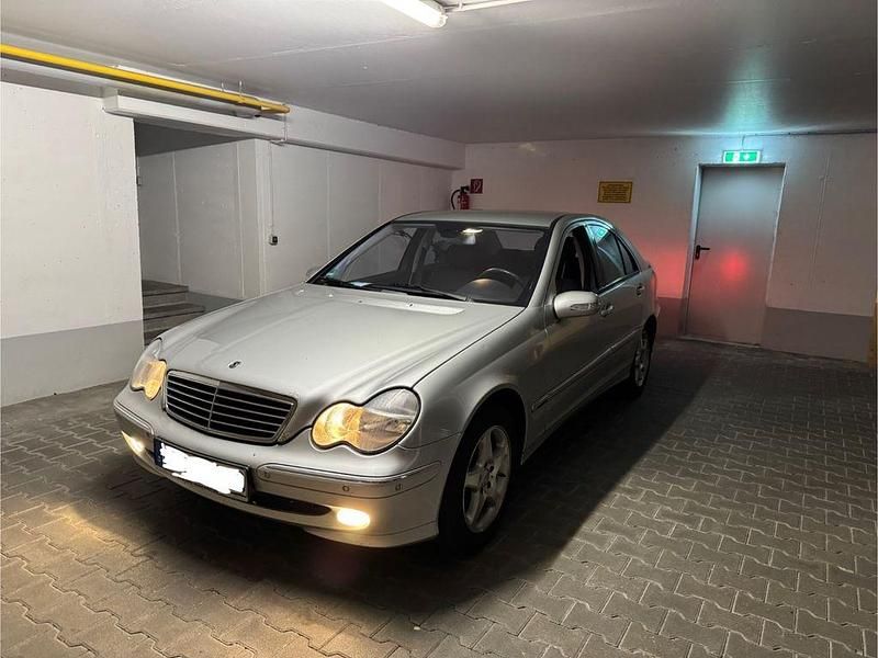 Silber Gebraucht 2002 Mercedes C180 Avantgarde Limousine | 2.299 € (Guter Preis) - Bild 1/4