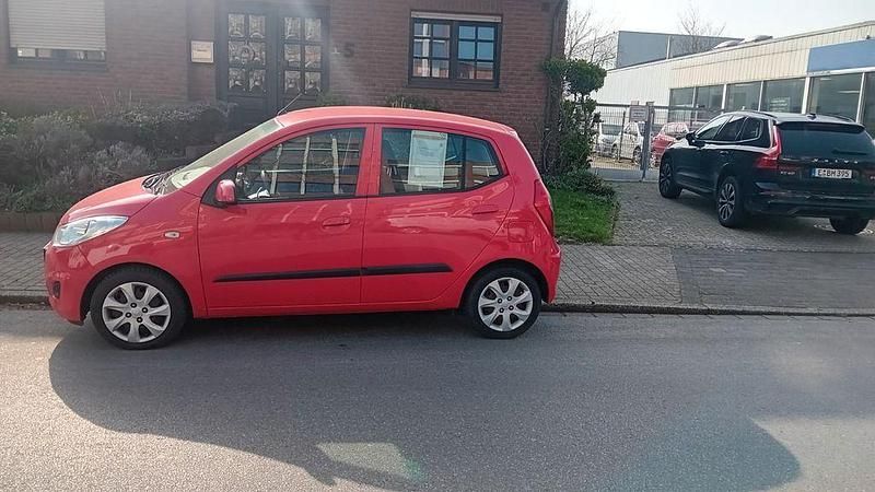 Gebraucht Hyundai i10 69 PS (50 kW) 2013 Rot Kleinwagen