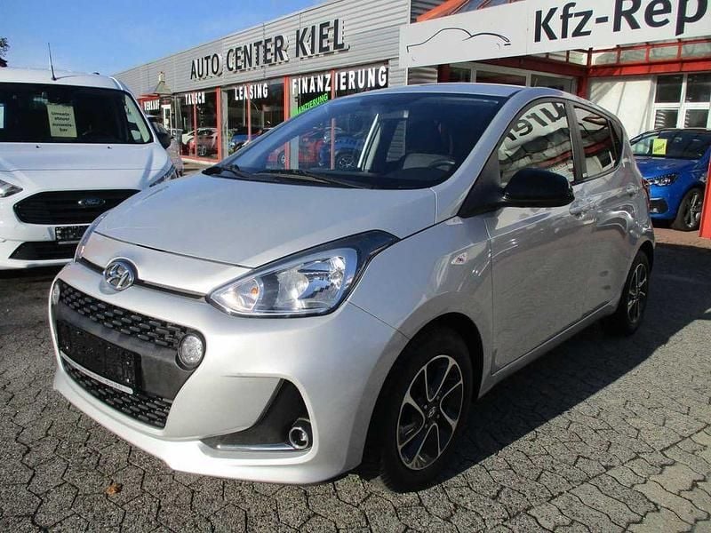 Silber Gebraucht 2020 Hyundai i10 Kleinwagen | 8.990 € (Guter Preis) - Bild 1/4