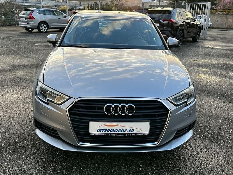 Gebraucht Audi A3 116 PS (85 kW) 2019 Silber Limousine