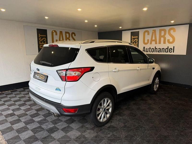 Gebraucht Ford Kuga Titanium 150 PS (110 kW) 2017 Weiß SUV