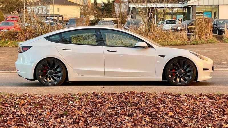 Weiß Gebraucht 2021 Tesla Model 3 Performance Limousine | 25.000 € (Guter Preis) - Bild 1/3