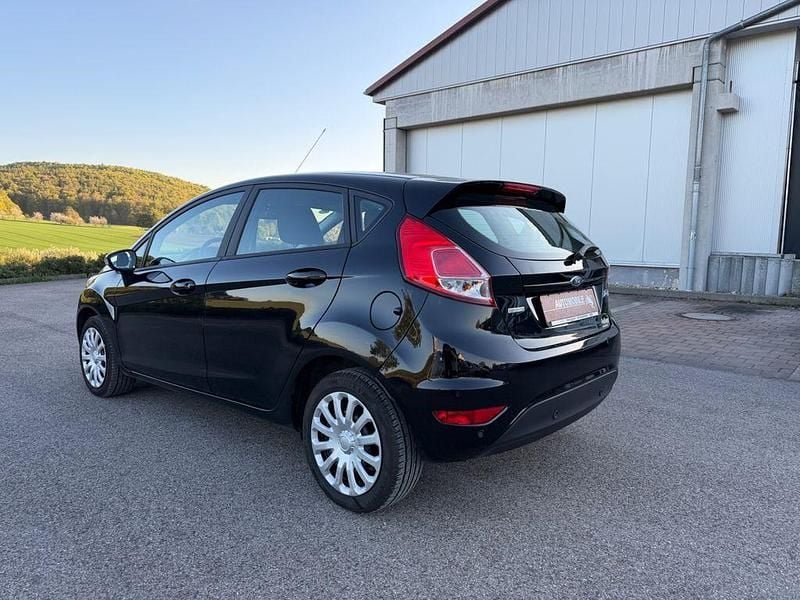 Gebraucht Ford Fiesta Celebration 101 PS (74 kW) 2017 Schwarz Kleinwagen