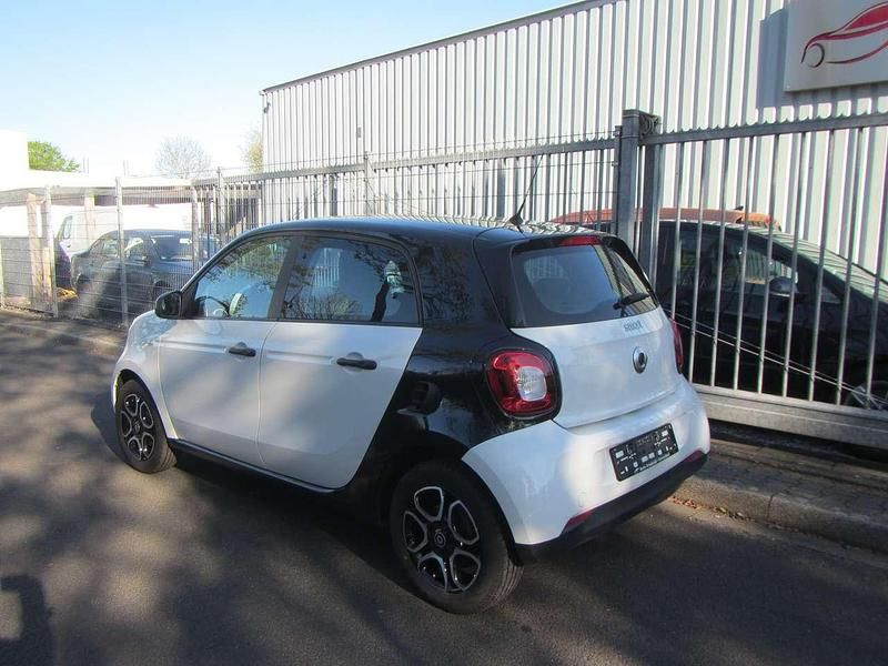 Używany Smart ForFour Basis 61 KM (44 kW) 2015 Czarny Hatchback