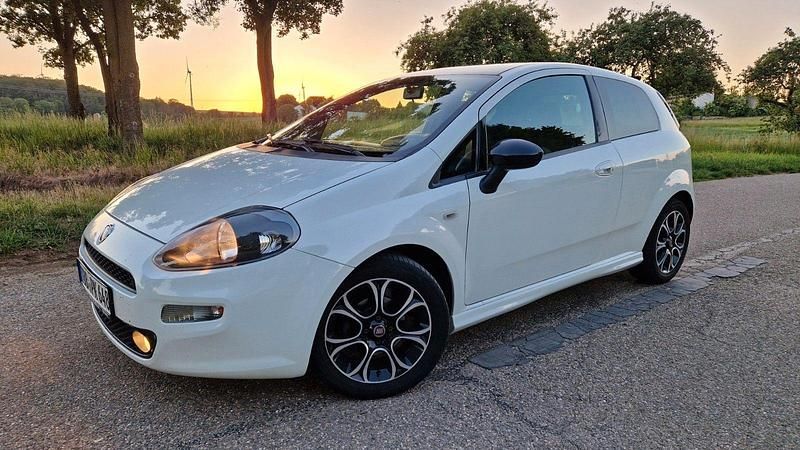 Weiß Gebraucht 2013 Fiat Punto Sport Kleinwagen | 3.490 € (Guter Preis) - Bild 1/4