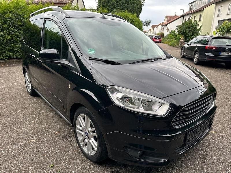 Schwarz Gebraucht 2015 Ford Tourneo Courier Titanium Van / Kleinbus | 6.790 € (Guter Preis) - Bild 1/4