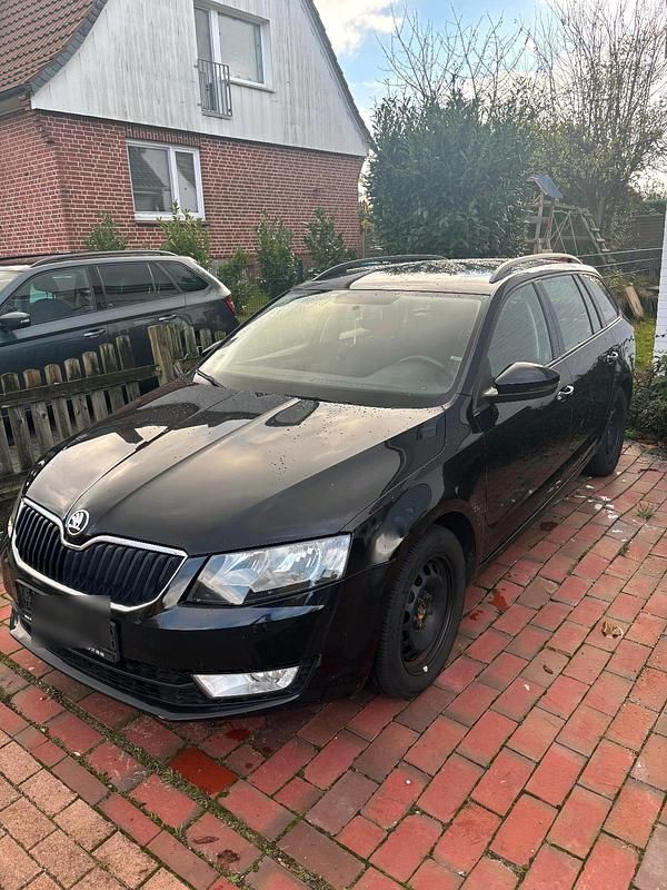 Schwarz Gebraucht 2014 Skoda Octavia Ambition Kombi | 6.350 € - Bild 1/4