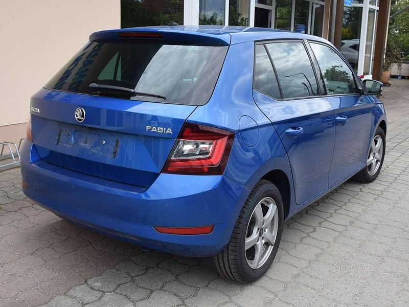 Gebraucht Skoda Fabia Style 95 PS (69 kW) 2019 Raceblau metallic Kleinwagen