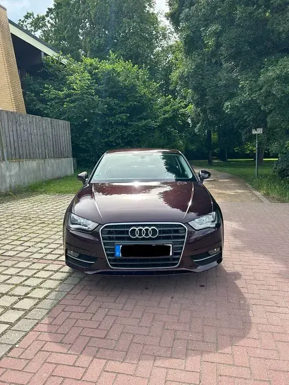 Gebraucht Audi A3 Ambiente 179 PS (131 kW) 2013 Rot Limousine