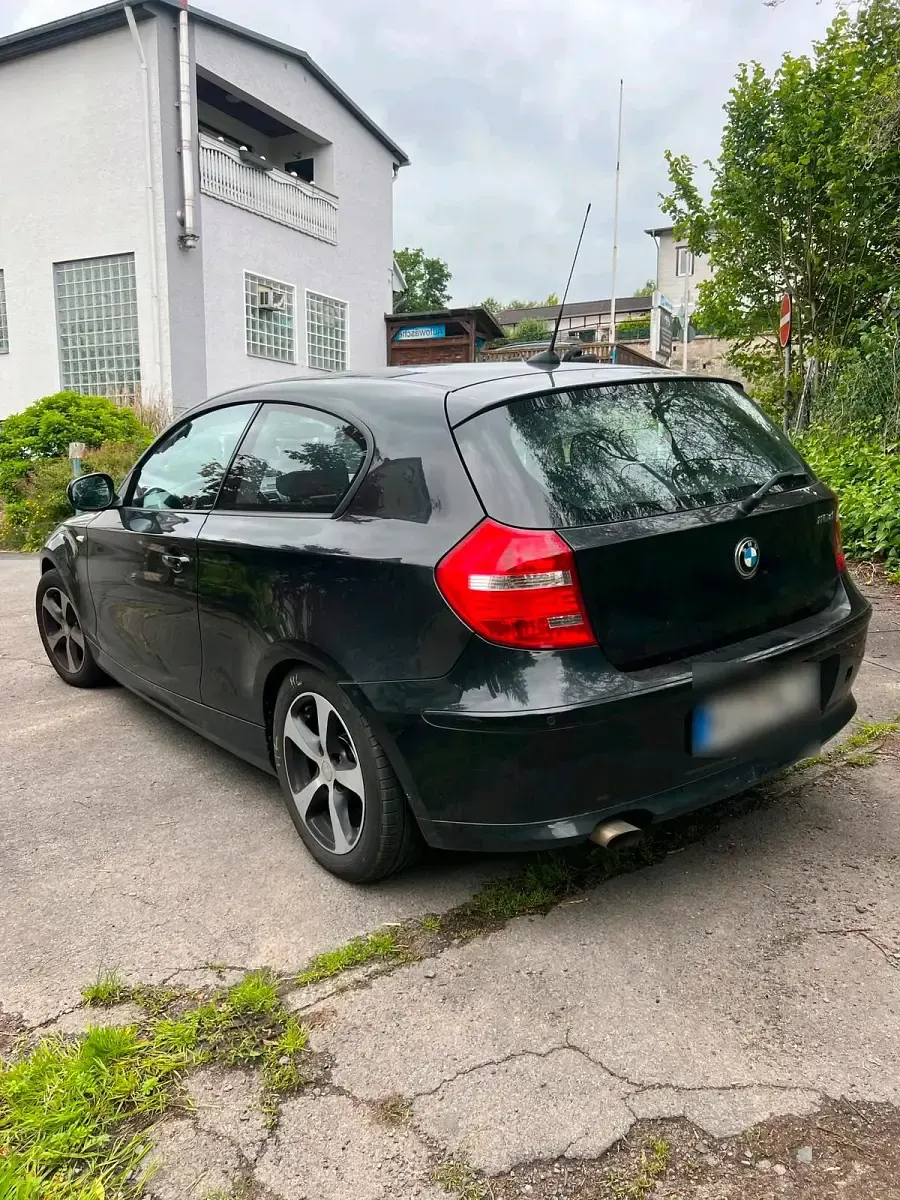 Gebraucht BMW 116 116 PS (85 kW) 2010 Schwarz Kleinwagen