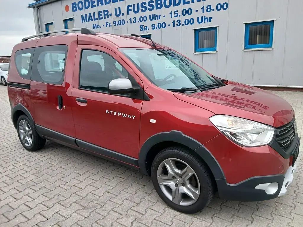 Gebraucht Dacia Dokker Stepway 131 PS (96 kW) 2020 Rot Van / Kleinbus