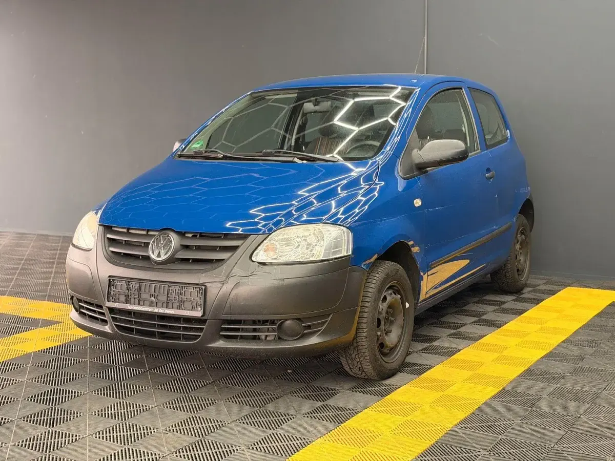 Second-hand VW Fox Basis 75 CP (55 kW) 2000 Albastru Hatchback