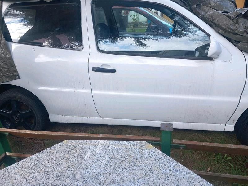 Second-hand VW Polo 50 CP (36 kW) 1997 Alb Hatchback