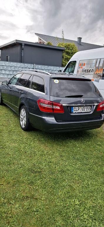 Gebraucht Mercedes E220 Avantgarde 170 PS (125 kW) 2011 Grau Kombi