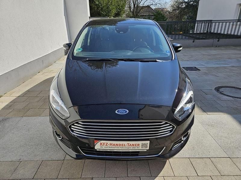 Gebraucht Ford S-MAX Titanium 190 PS (139 kW) 2019 Shadow black Van / Kleinbus