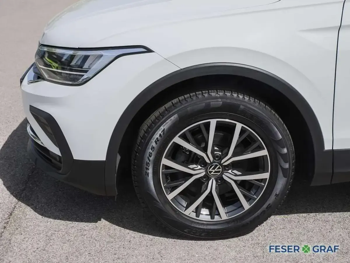 Gebraucht VW Tiguan Life 150 PS (110 kW) 2023 Pure white SUV