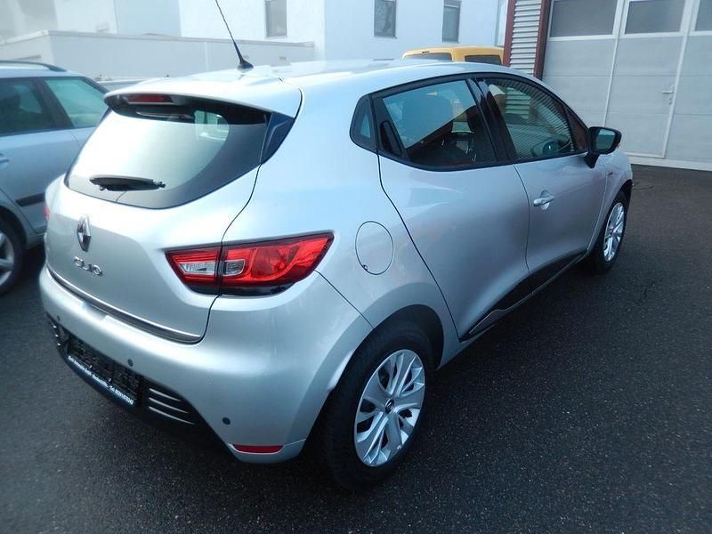 Gebraucht Renault Clio IV 90 PS (66 kW) 2019 Silber Limousine