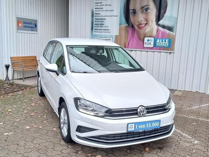 Gebraucht VW Golf VII Comfortline 110 PS (80 kW) 2018 Weiß metallic Van / Kleinbus