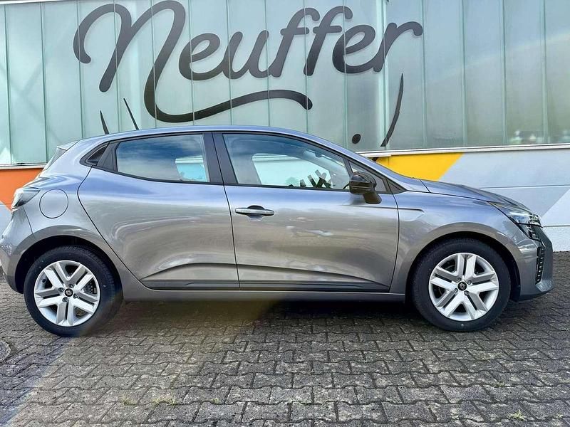Neu Renault Clio V Evolution 91 PS (66 kW) 2025 Grau Limousine