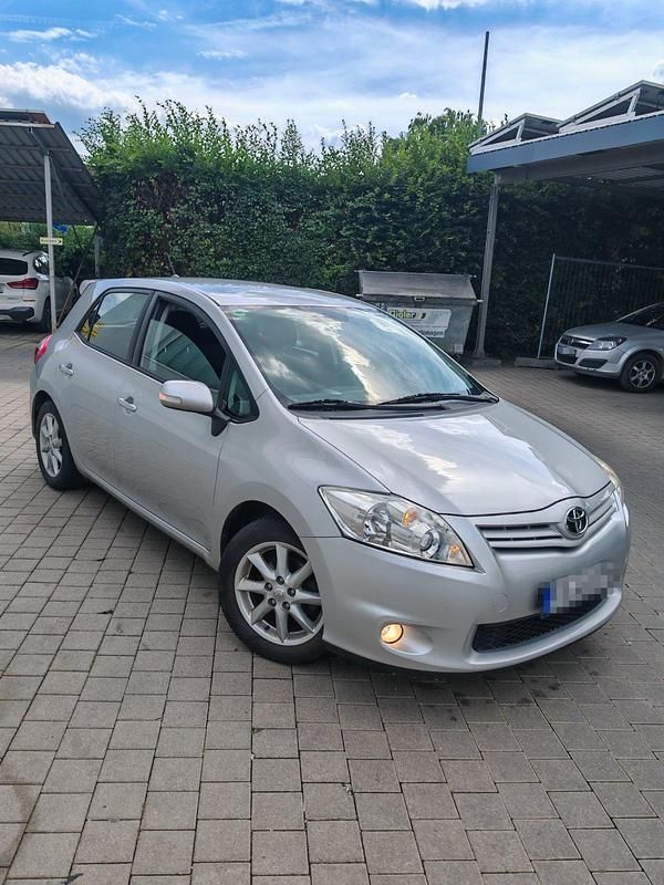 Silber Gebraucht 2010 Toyota Auris Kleinwagen | 5.500 € (Fairer Preis) - Bild 1/4