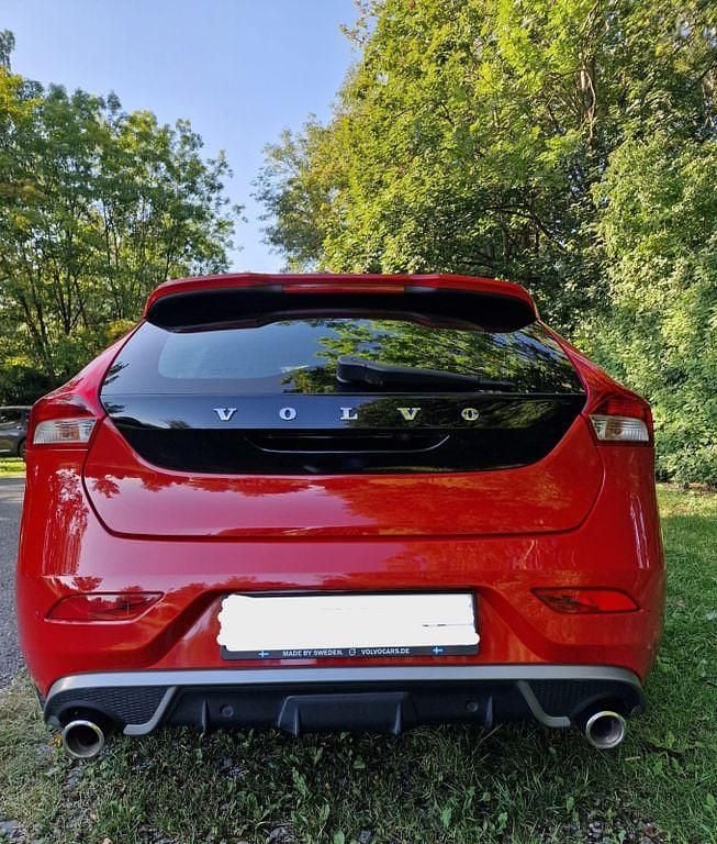 Rot Gebraucht 2012 Volvo V40 R-Design Kombi | 8.800 € (Fairer Preis) - Bild 1/4