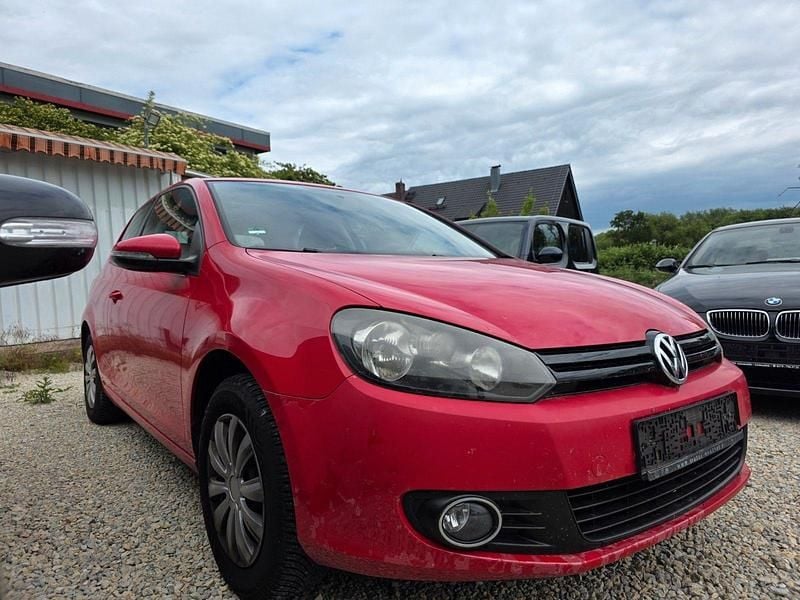 Rot Gebraucht 2010 VW Golf VI Trendline Limousine | 1.950 € (Superpreis) - Bild 1/4
