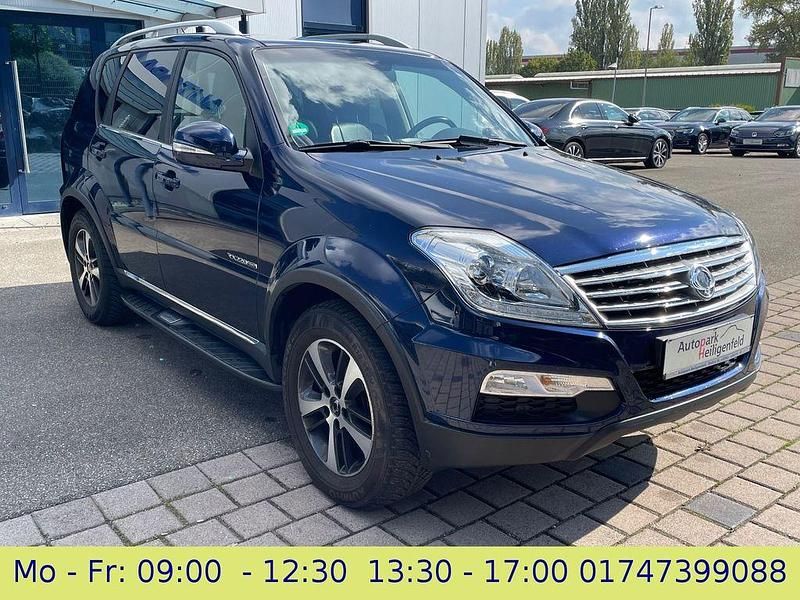 Blau Gebraucht 2015 Ssangyong (KGM) Rexton SUV | 11.499 € - Bild 1/4