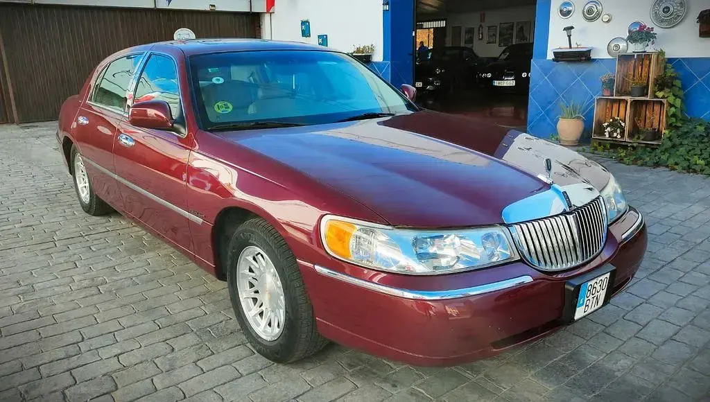 Gebraucht Lincoln Town Car 235 PS (172 kW) 1998 Rot Limousine