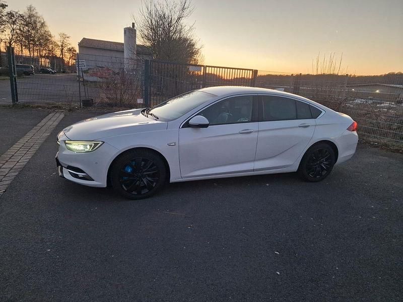 Gebraucht Opel Insignia Dynamic 260 PS (191 kW) 2017 Weiß Limousine