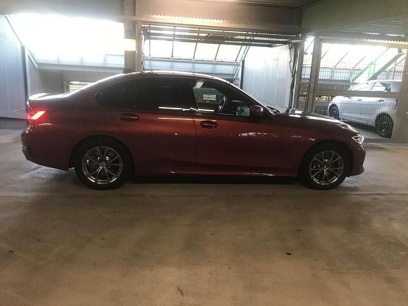Gebraucht 2019 BMW 330e Sport Line Limousine | 28.500 € - Bild 1/4